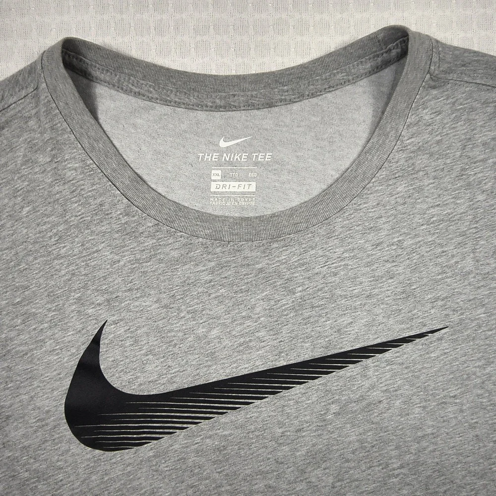 Nike Dri-Fit Mens XXL Gray Short Sleeve Graphic Swoosh T-Shirt Training Gym Tee